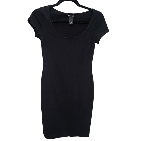 H&M Dresses & Skirts - H&M Basic Black Bodycon Scoop Neck Dress Size XS